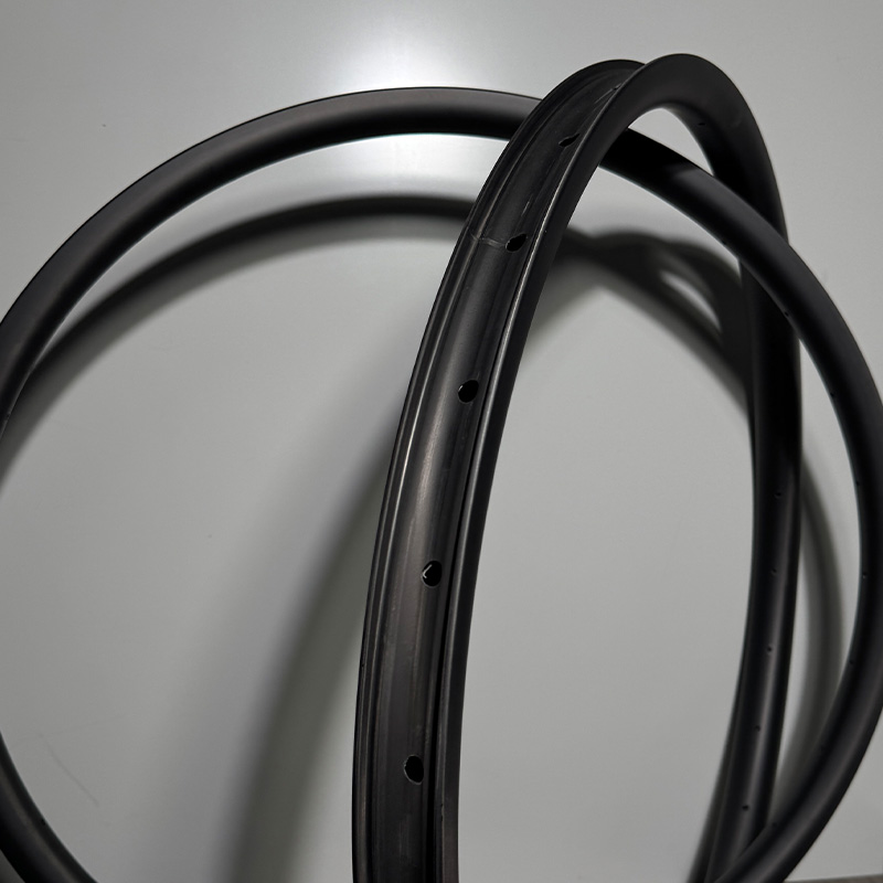 Mountain Biking Trails - 2-teilige 29-Zoll-Carbon-Mountainbike-Felge, ultraleicht, hookless, Straight-Side-Design, speziell